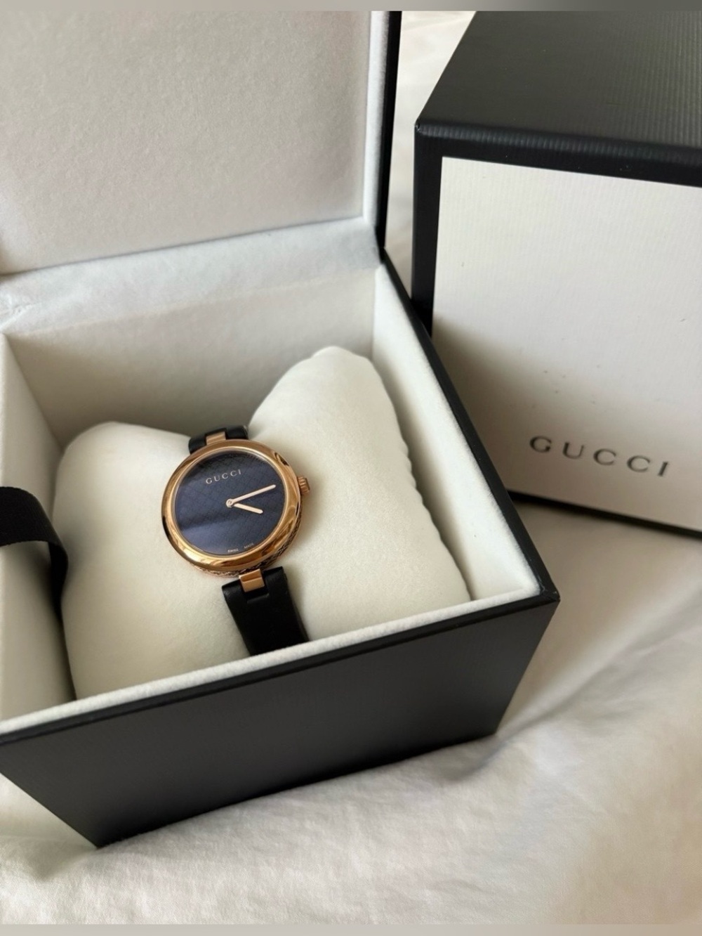 The Gucci
Diamantissima
Swiss-made women's dress watch